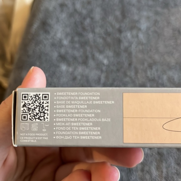 r.e.m. beauty sweetener foundation shade- Fair 2N - Picture 12 of 12